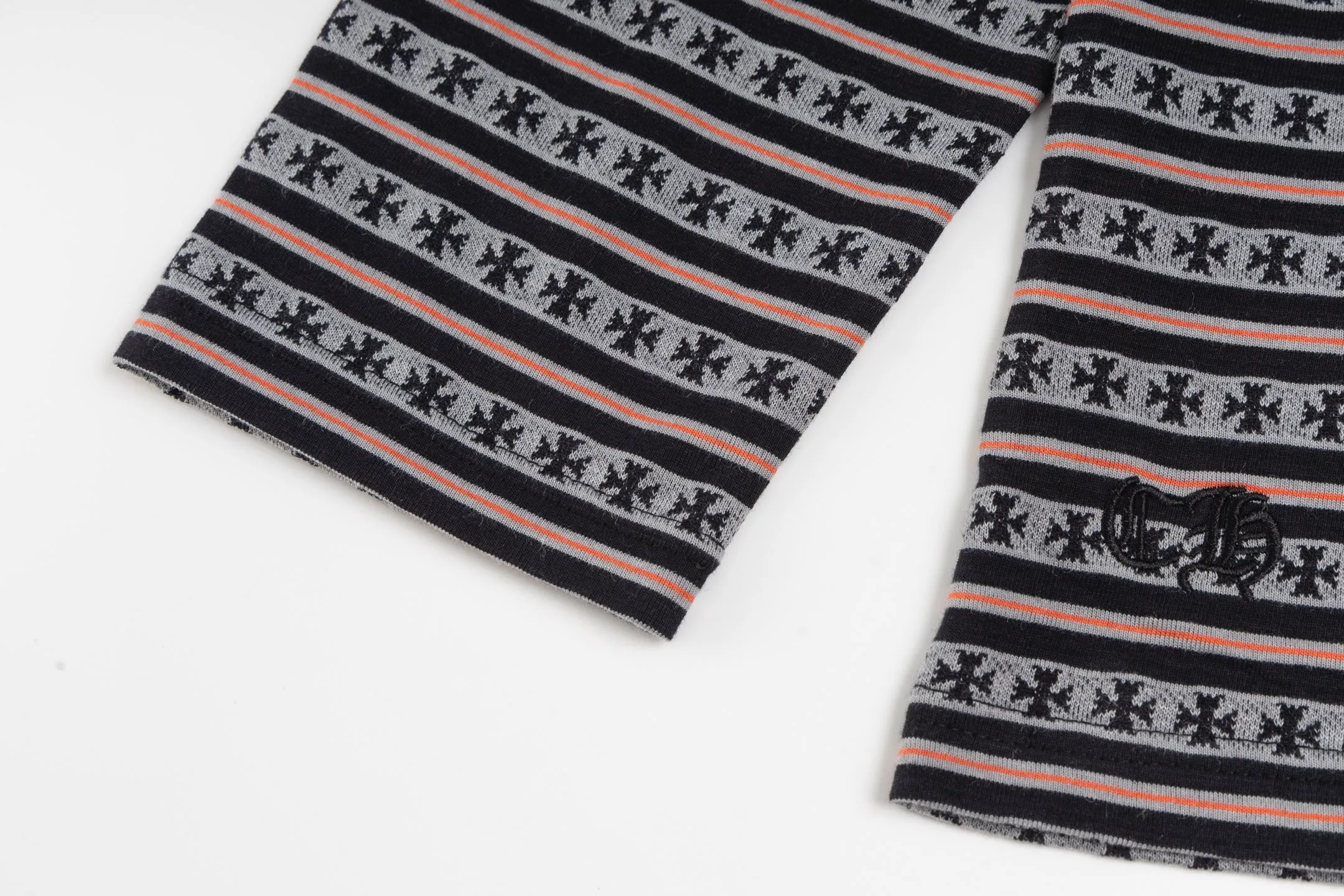 🅿️420 [Exclusive supply] CH Crow Heart Cross Stripe Long Sleeve Polo Shirt. The original version was purchased and developed for 7,900. The fabric is made of yarn-dyed fabric. The minimum order is one thousand meters away. The cost is expensive. The embroidery uses imported Tajima embroidery machines, and the collar leather tag is made of imported lambskin. The hardware is made of real antique silver which is extremely expensive. The overall wiring is straight and delicate, the fabric is comfortable and soft, and the color is consistent without color difference. It can be matched with the same style to create a fashionable look and control various occasions. Customized accessories, complete with three standards, same style for men and women! Size:S/M/L